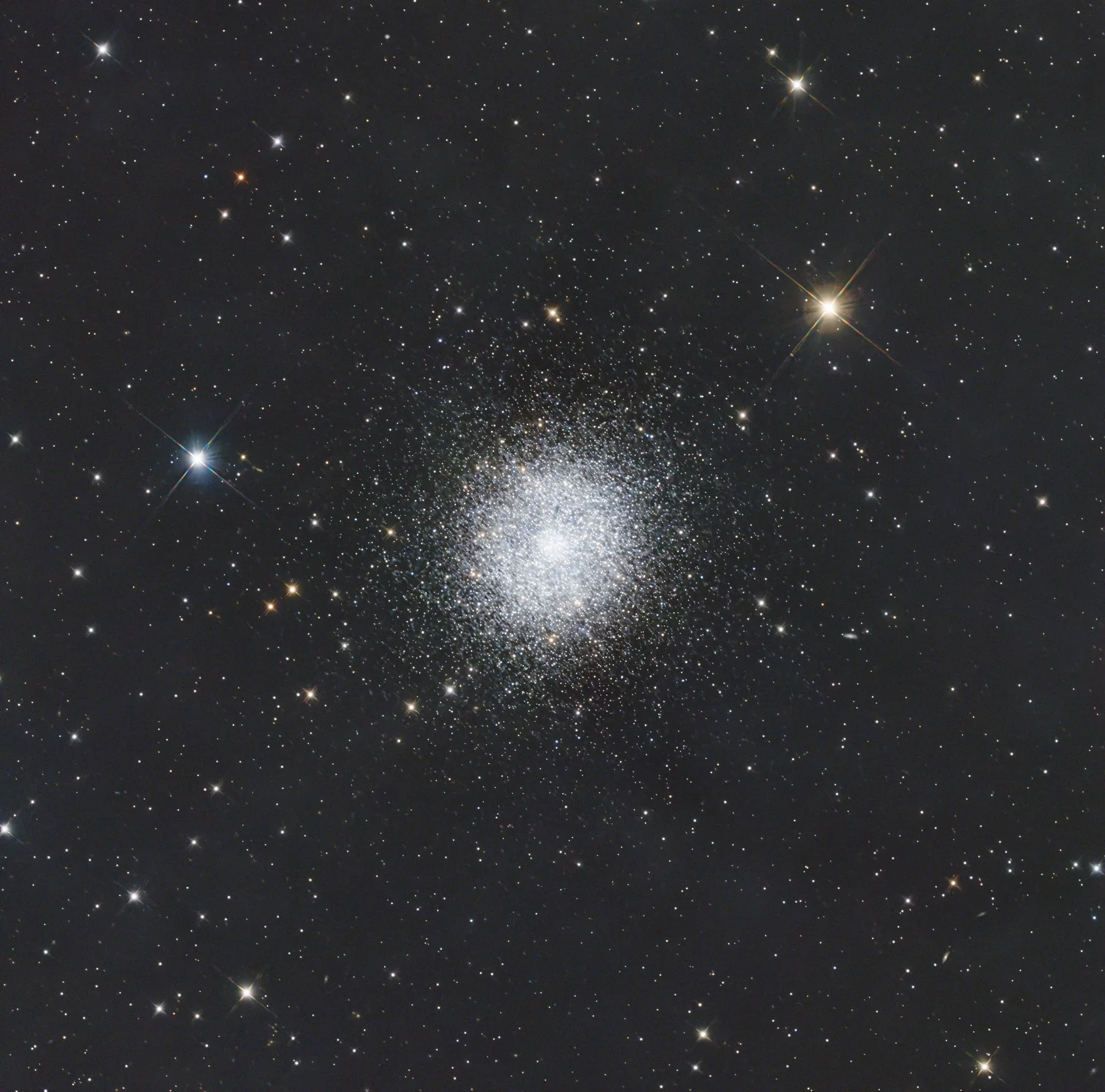 M13, Hercules Cluster, a globular cluster in Hercules